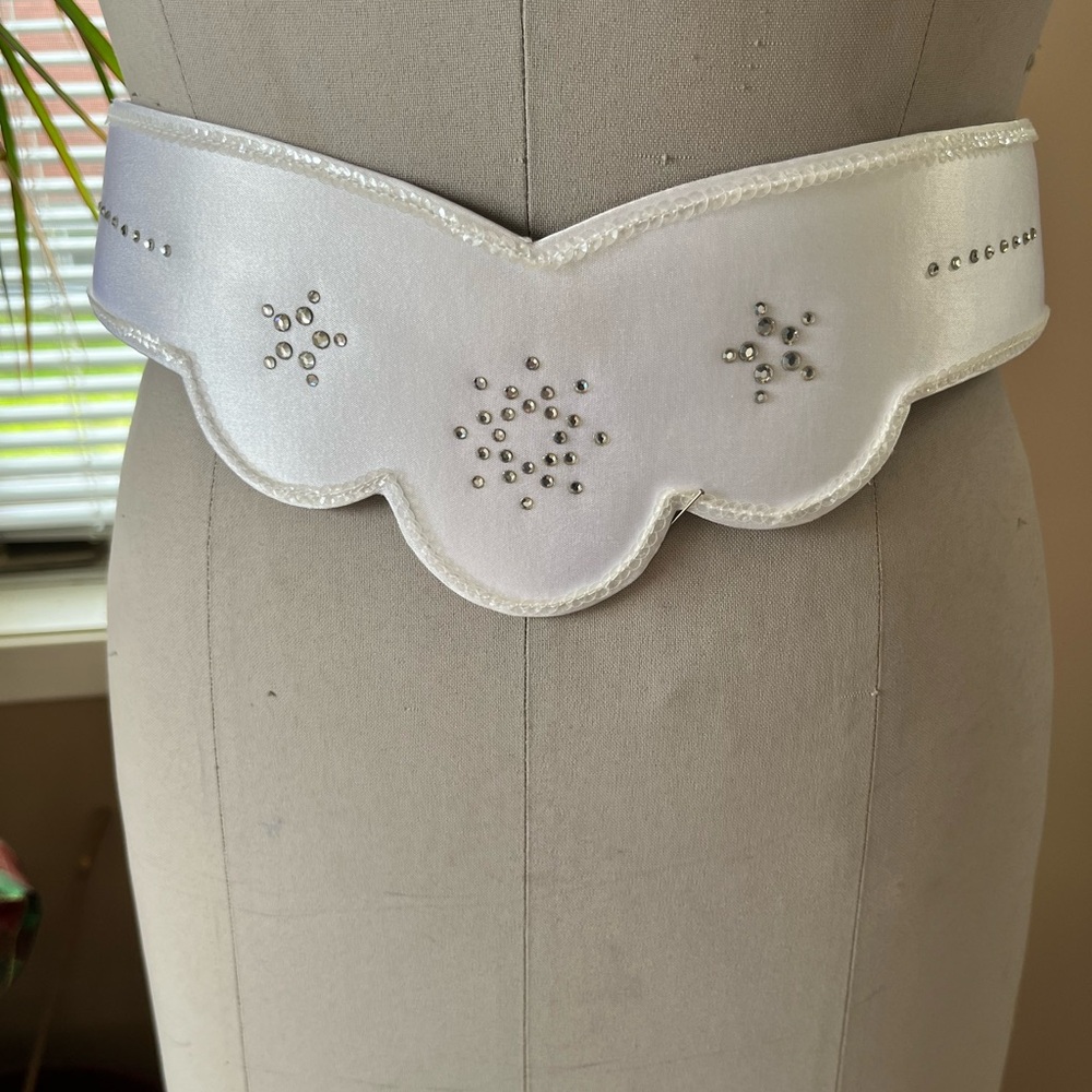 White Scalloped Satin Waist Belt with Rhinestone Stars
